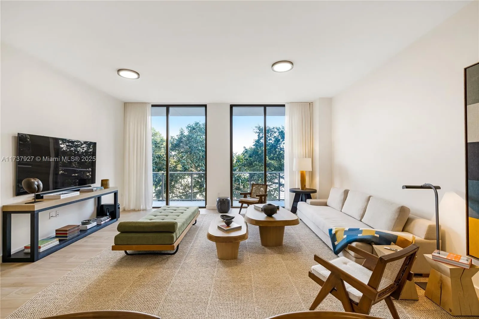 3 bedroom 3 bath for sale at 2678 Tigertail Ave # 302, Coconut Grove FL 33133