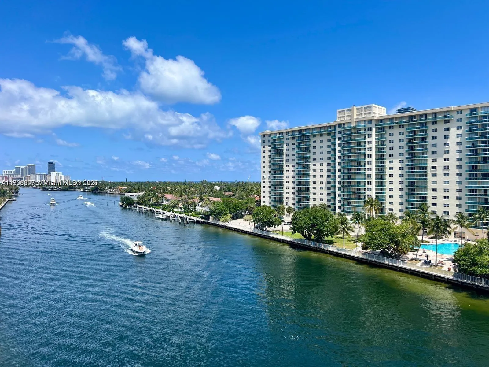 1 bedroom 1 bath for sale at 19390 Collins Ave # 1510, Sunny Isles Beach FL 33160