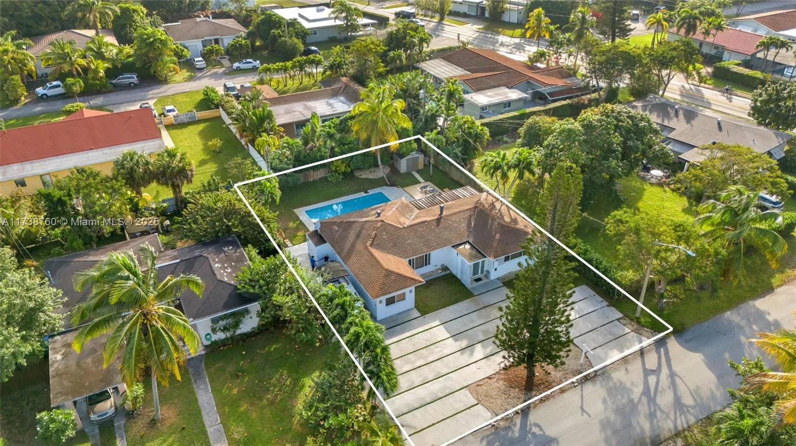 10801 Peachtree Dr, Miami FL 33161