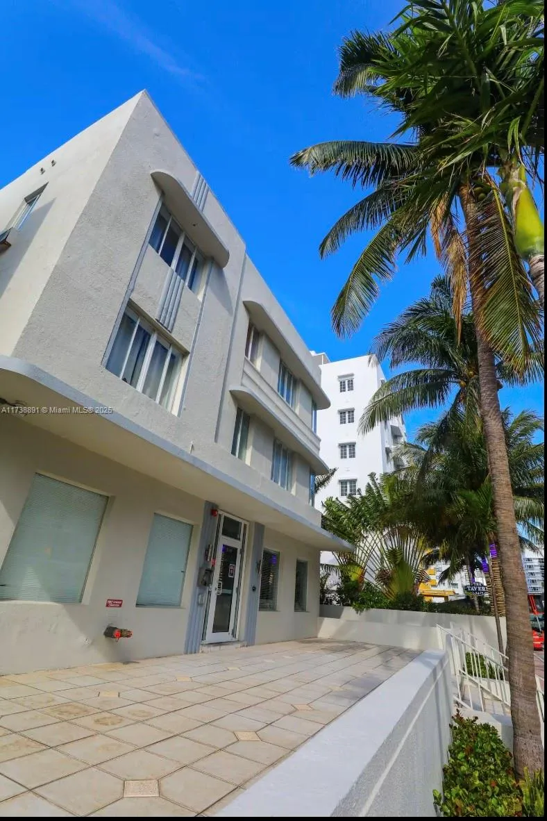 3710 Collins Ave # 206, Miami Beach FL 33140