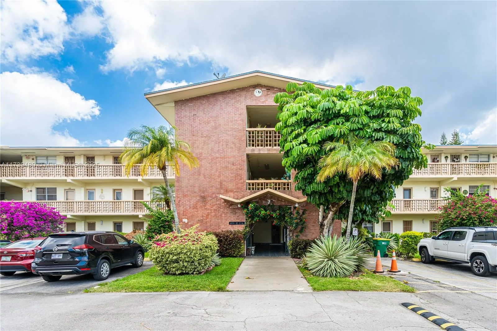 2 bedroom 1 bath for sale at 16801 NE 13th Ave # 101, Miami FL 33162