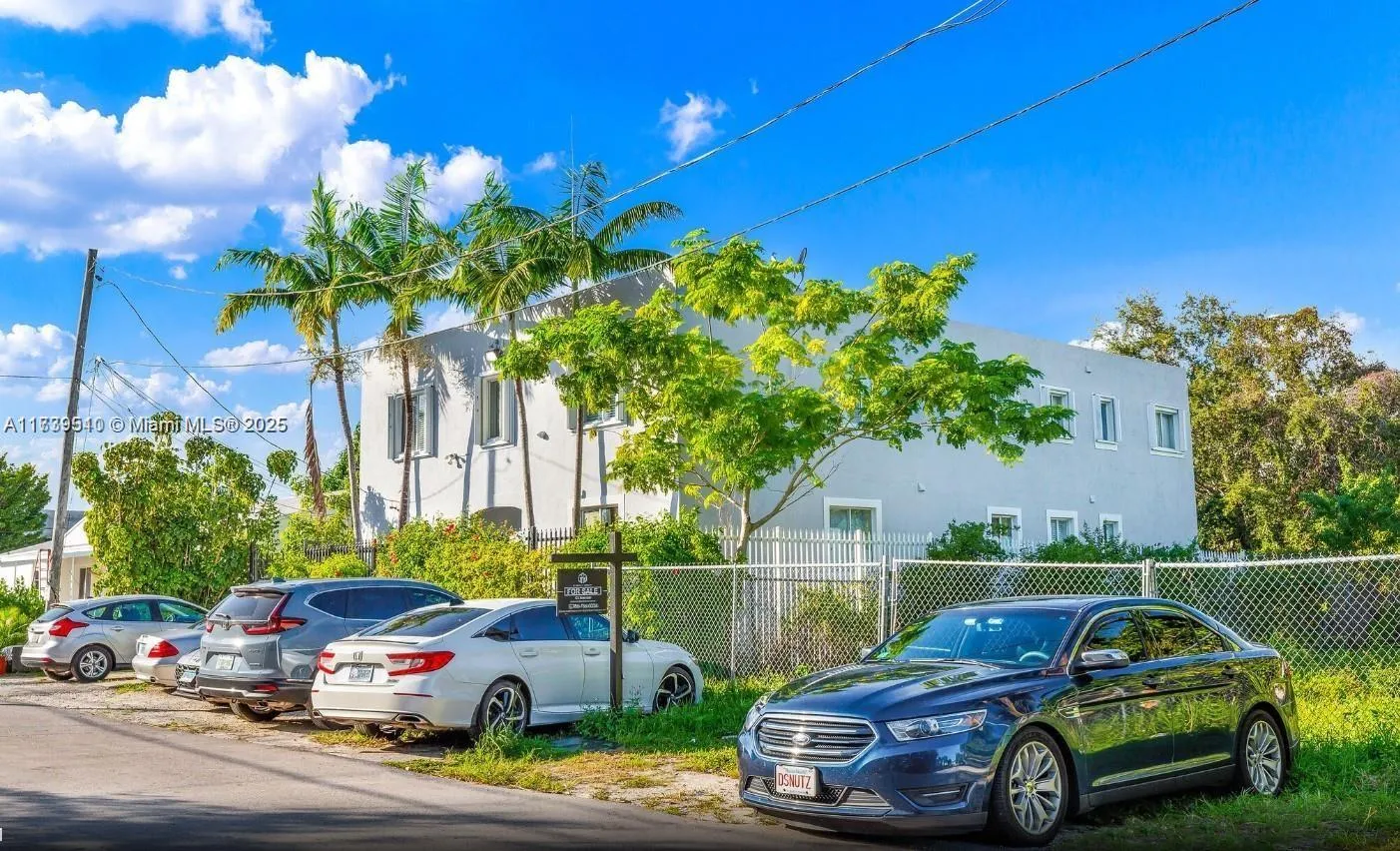 121 NE 55th St, Miami FL 33137