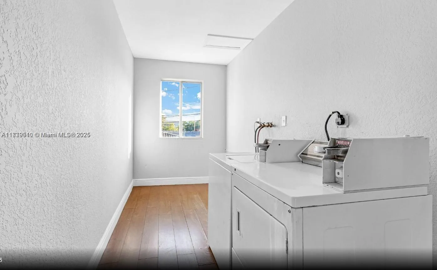 121 NE 55th St, Miami FL 33137
