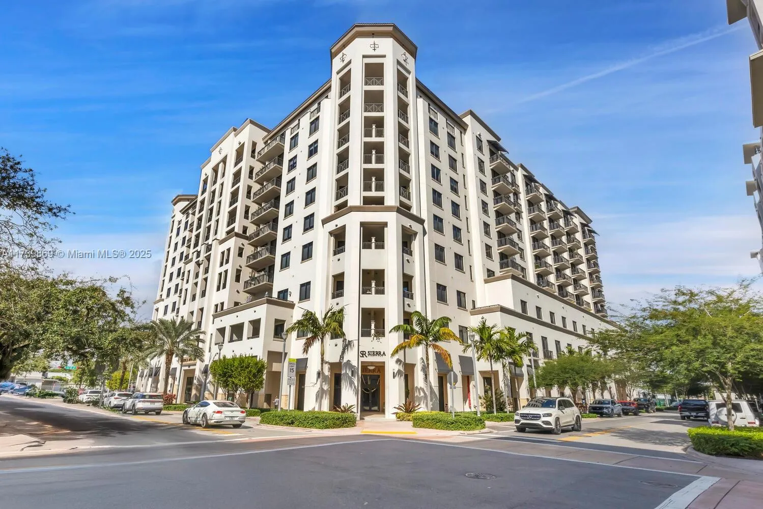 1 bedroom 1 bath for sale at 301 Altara Ave # 201, Coral Gables FL 33146