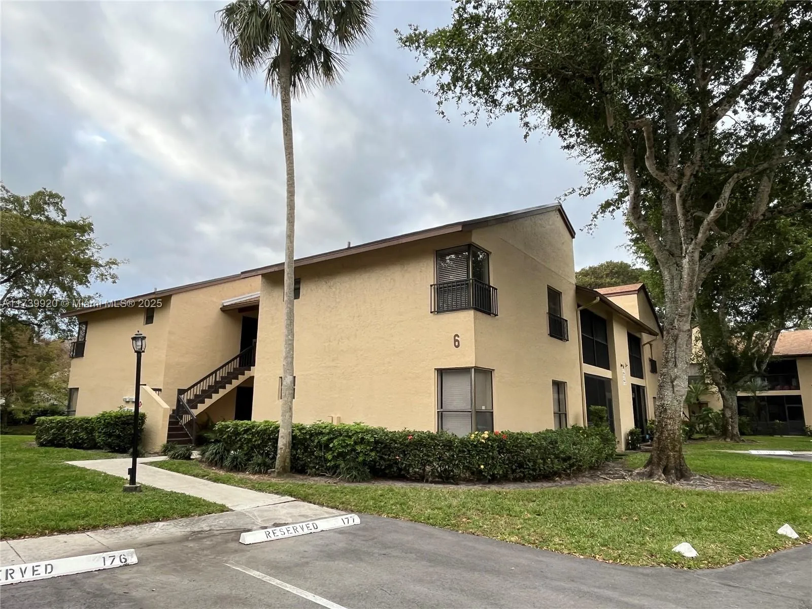 2 bedroom 2 bath for sale at 3717 Cocoplum Cir # 3547, Coconut Creek FL 33063