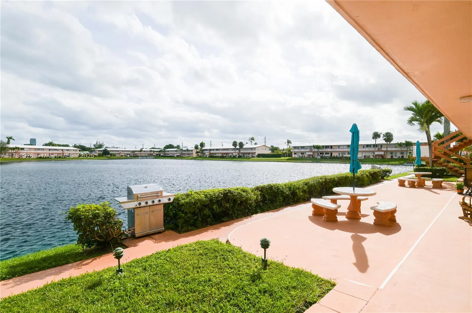 925 SW 11th Ave # 2J, Hallandale Beach FL 33009