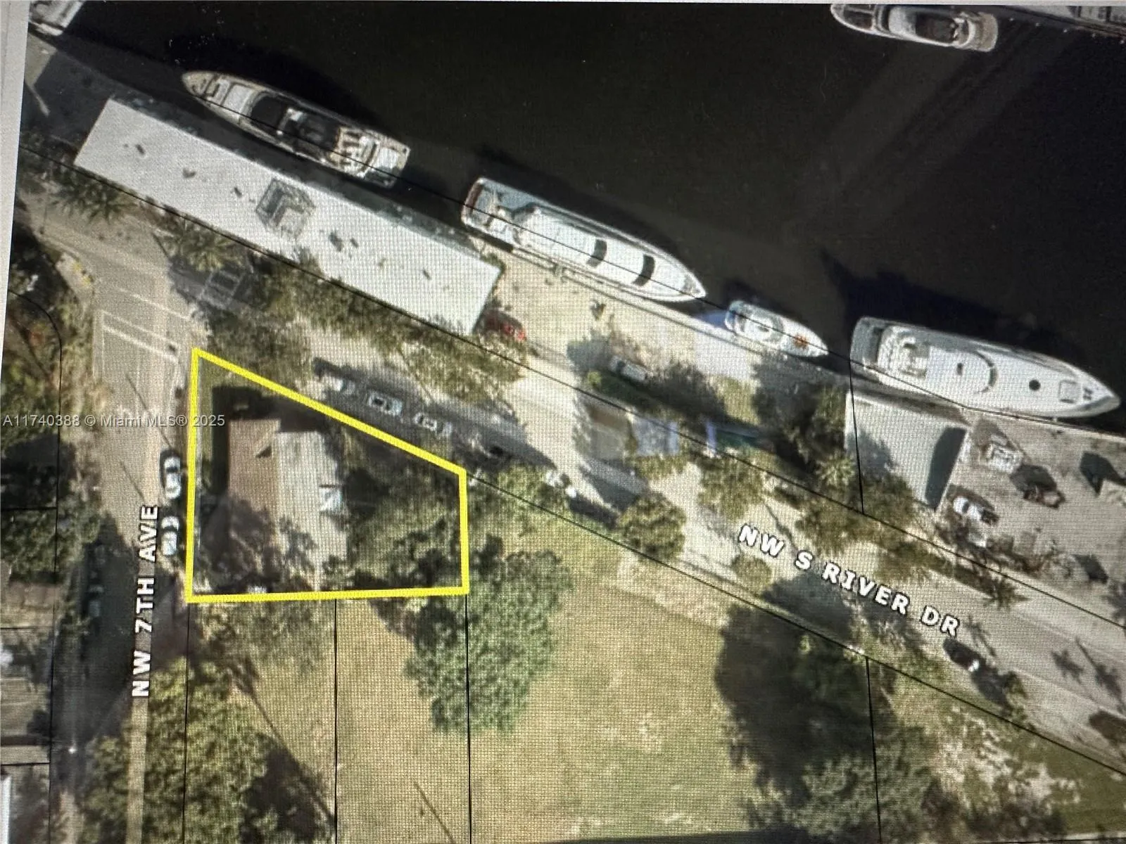 for sale at 325 NW 7th Ave, Miami FL 33128