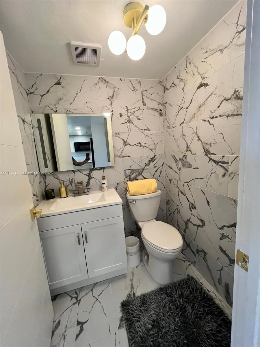 540 Brickell Key Dr # 728, Miami FL 33131
