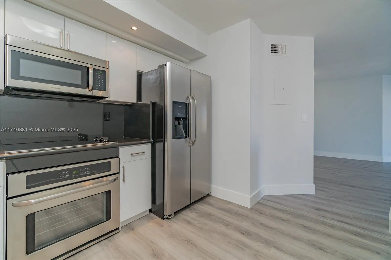 3530 Mystic Pointe Dr # 1513, Aventura FL 33180