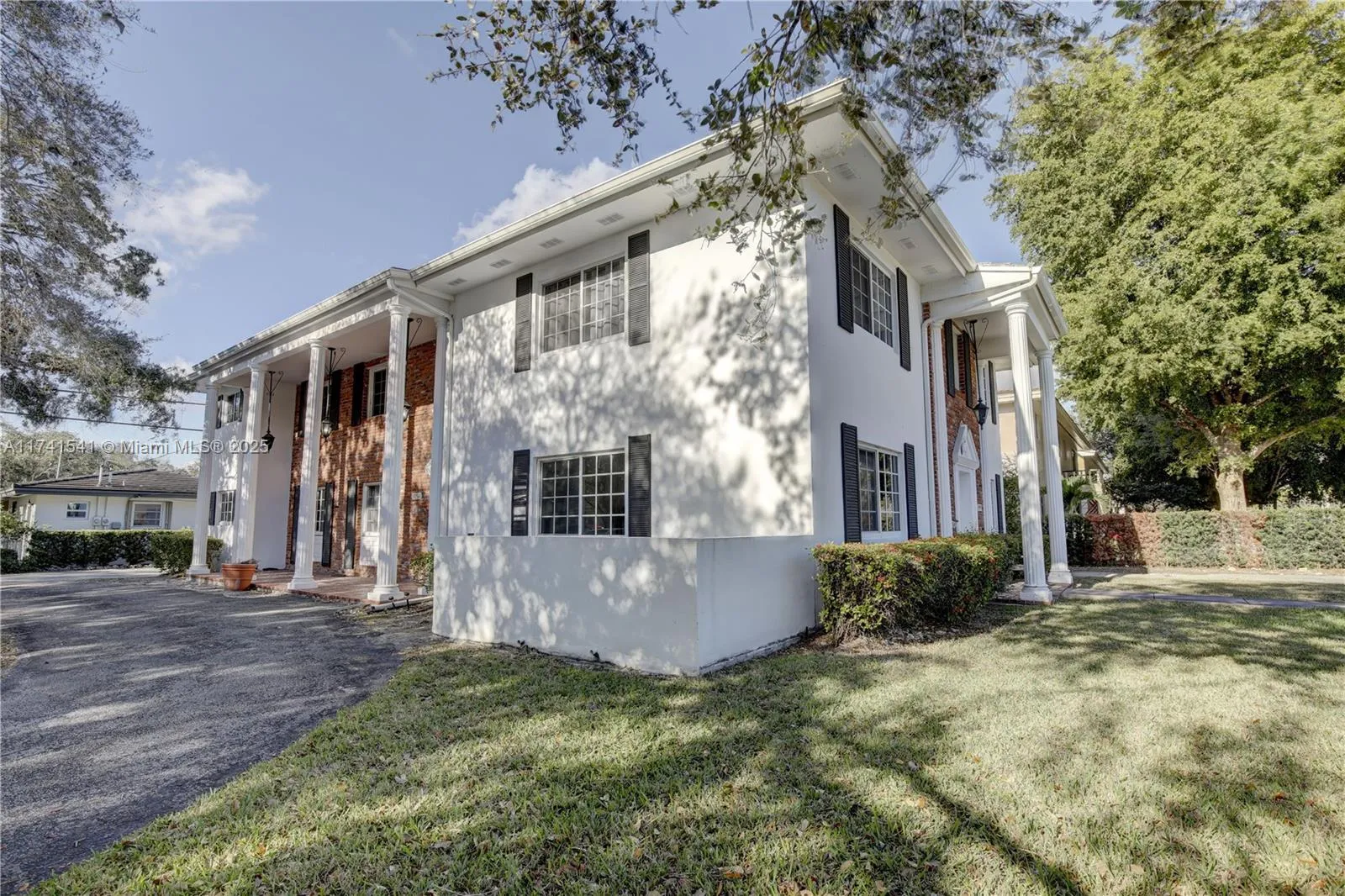 4995 Ponce de Leon /1050 Sistina Avenue, Coral Gables FL 33146