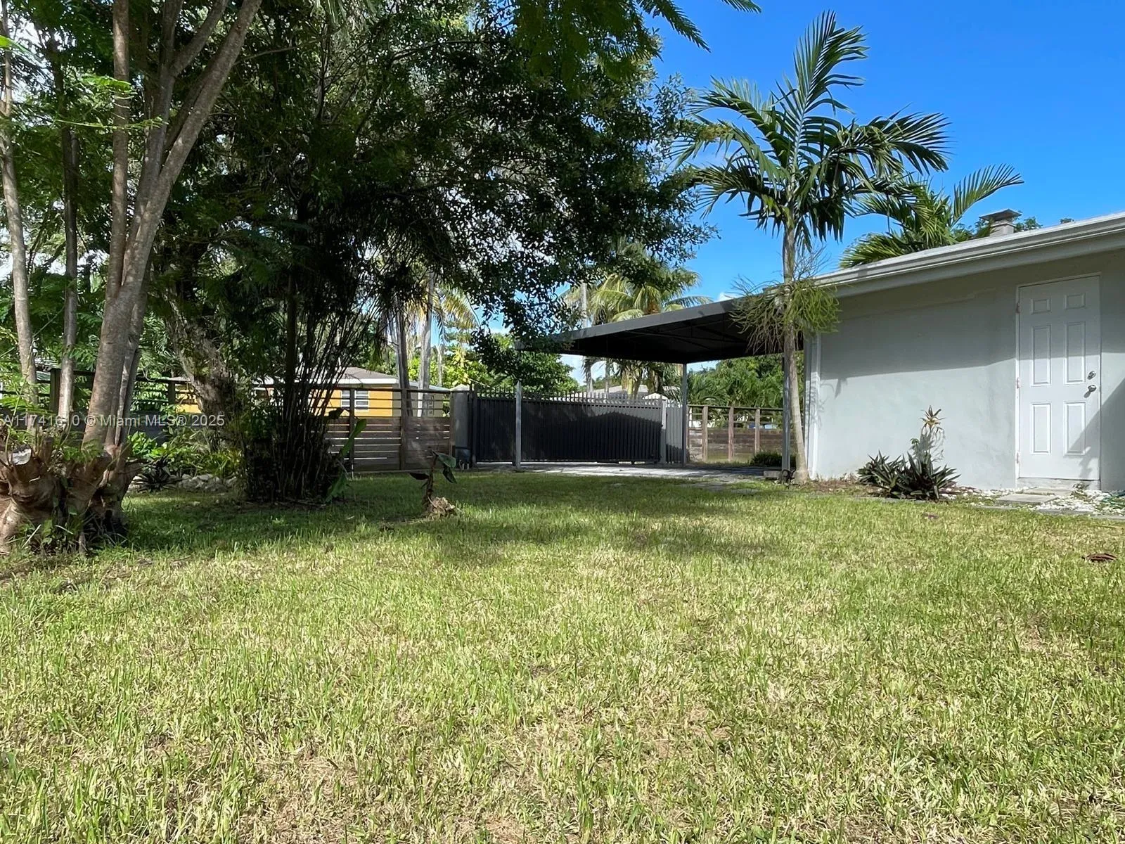 2 bedroom 1 bath for sale at 6126 SW 61st St, South Miami FL 33143
