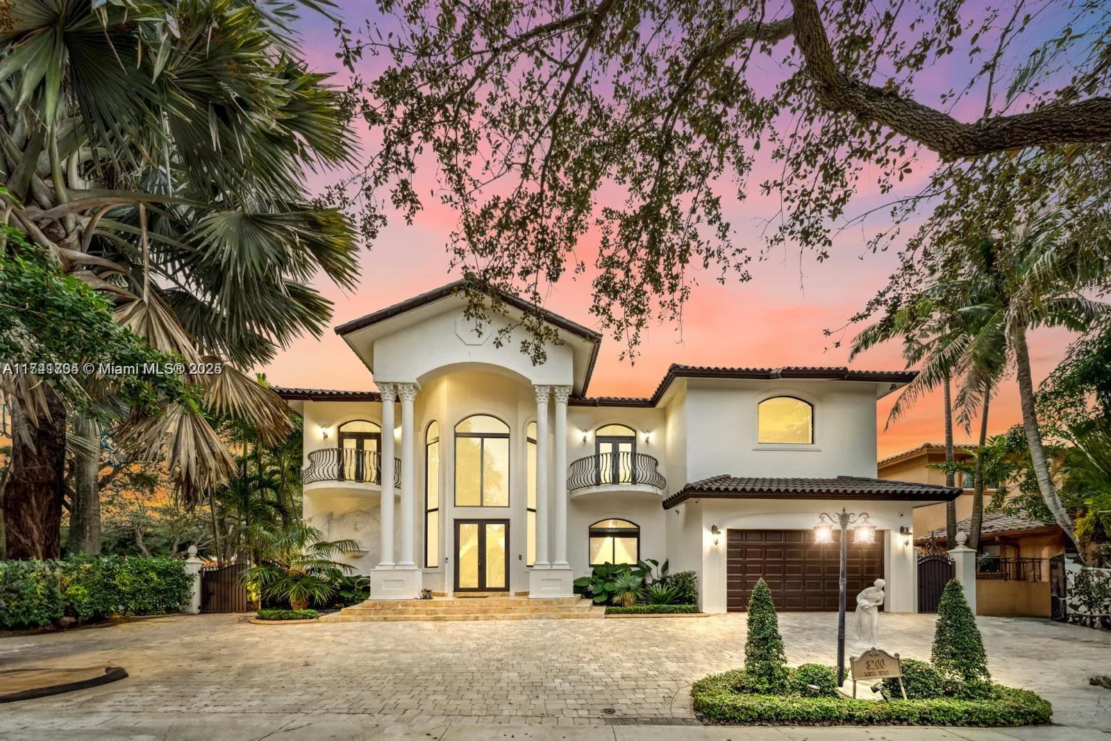 4 bedroom 4 bath for sale at 8200 NW 163rd St, Miami Lakes FL 33016