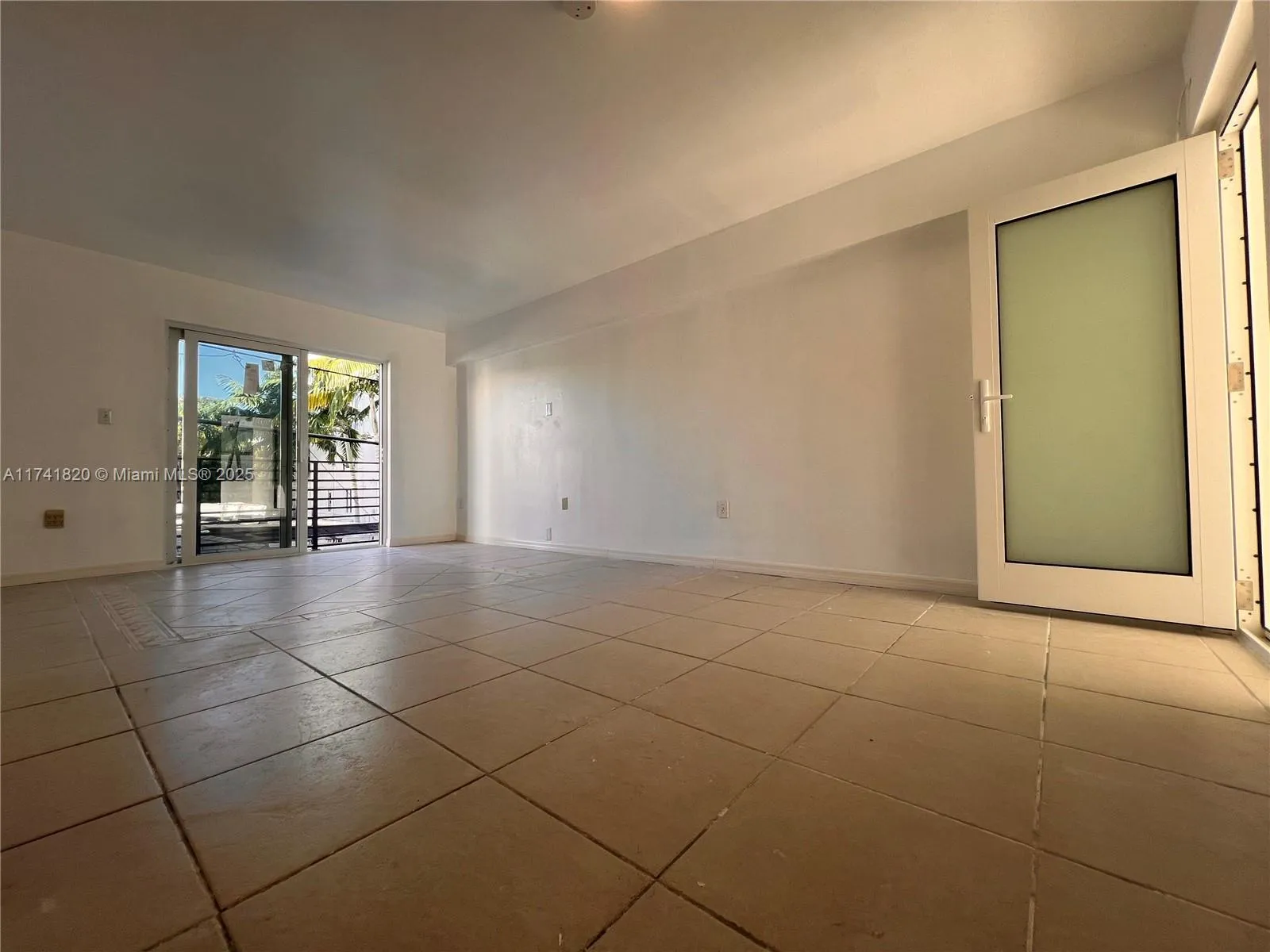 1033 Lenox Ave # 209, Miami Beach FL 33139