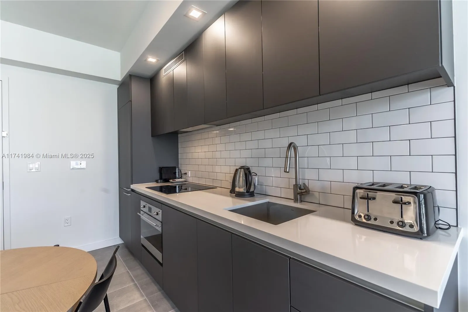 227 NE 2nd St # 2304, Miami FL 33132