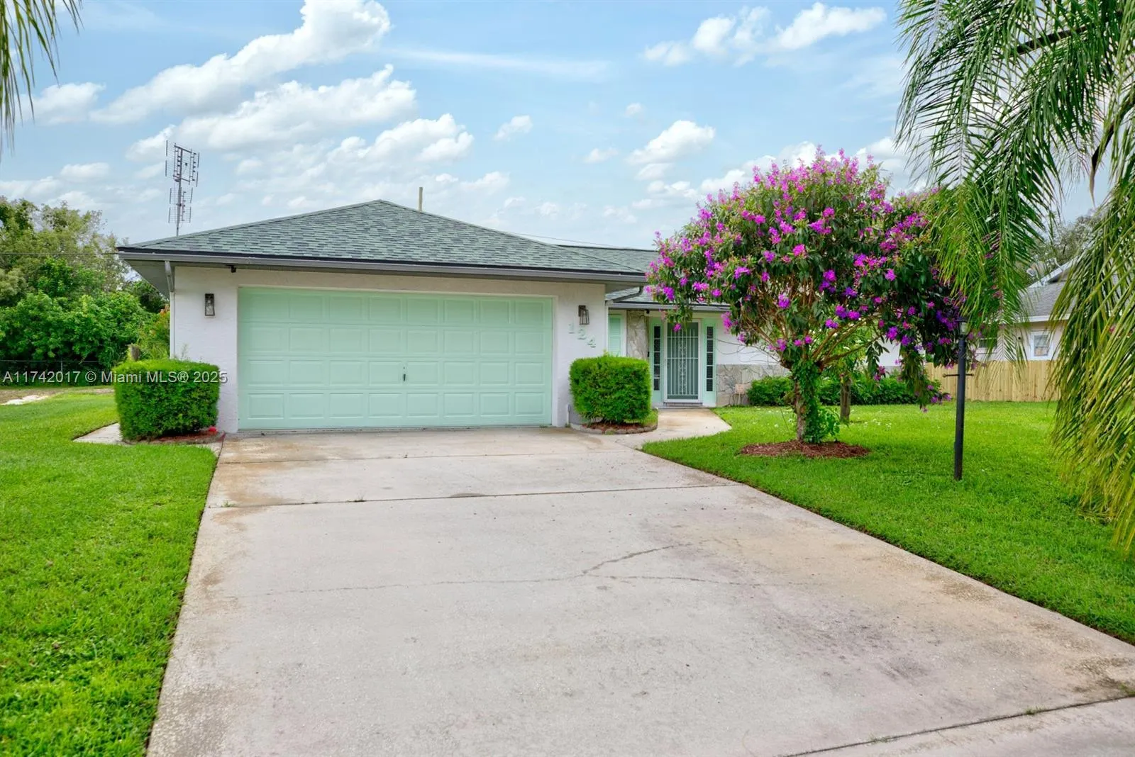 2 bedroom 2 bath for sale at 124 Lemon Road NW, Lake Placid FL 33852