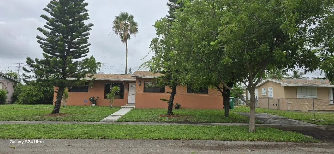 3 bedroom 2 bath for sale at 1420 NW 174th St, Miami Gardens FL 33169
