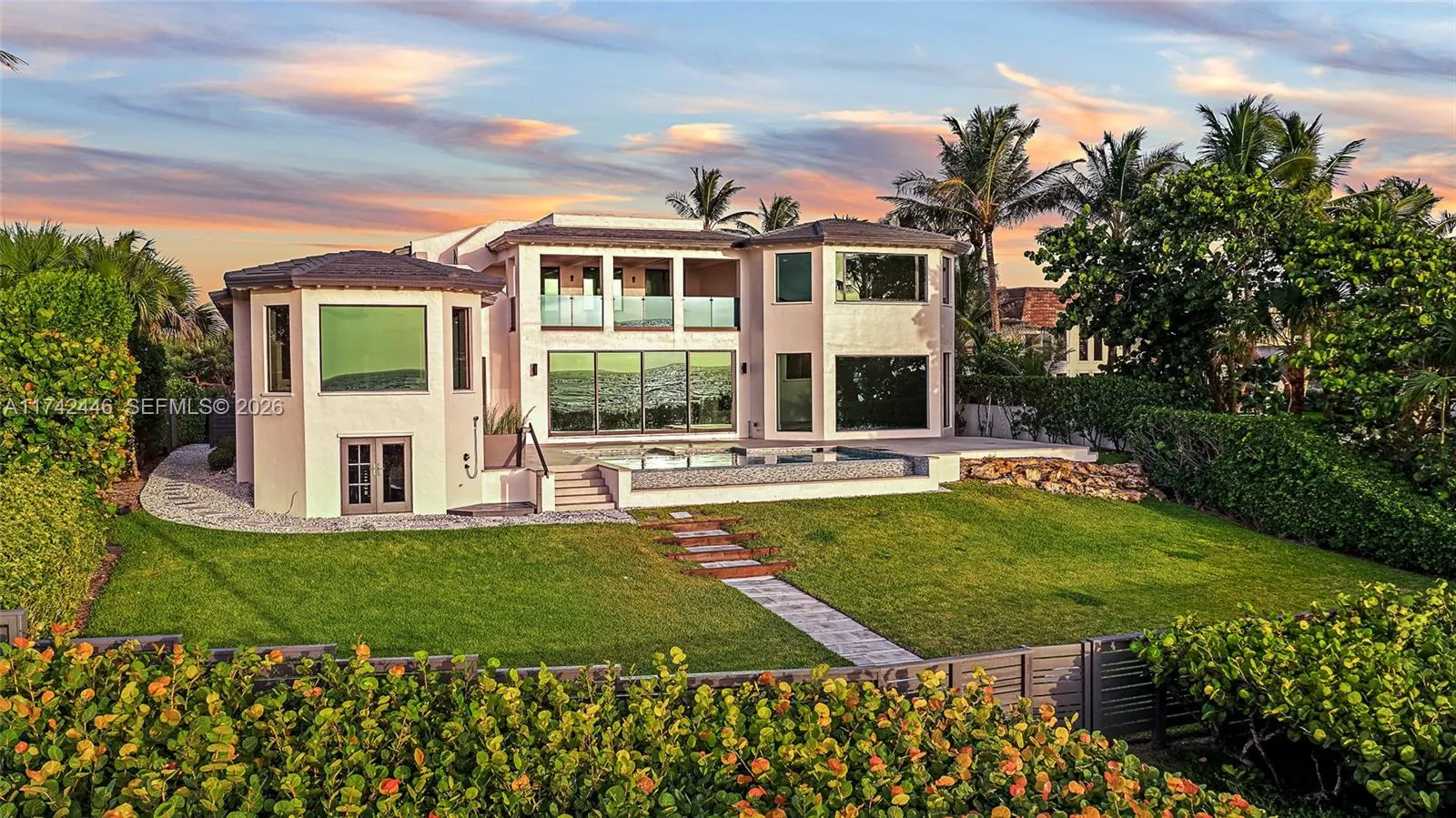 22 Ocean Dr, Jupiter Inlet Colony FL 33469