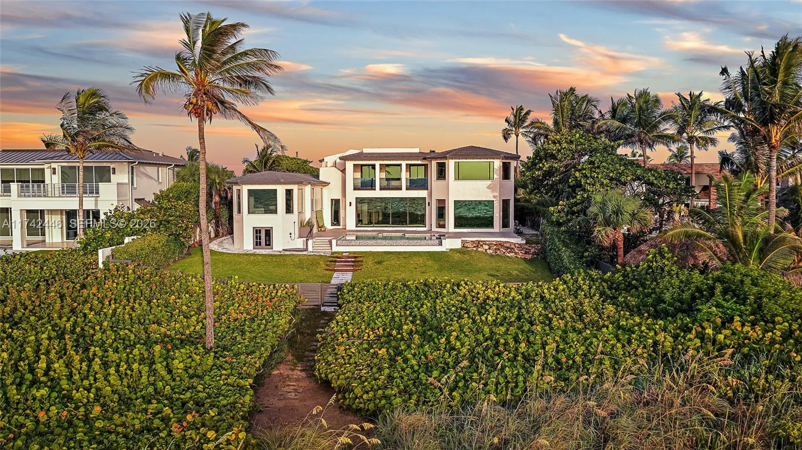 22 Ocean Dr, Jupiter Inlet Colony FL 33469