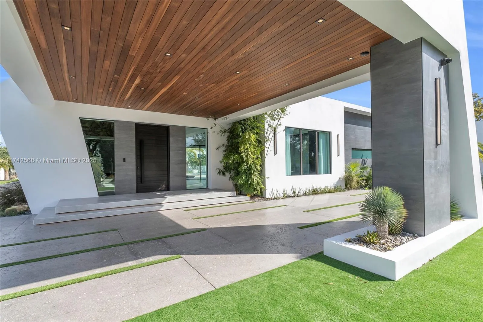 9890 SW 64th St, Miami FL 33173