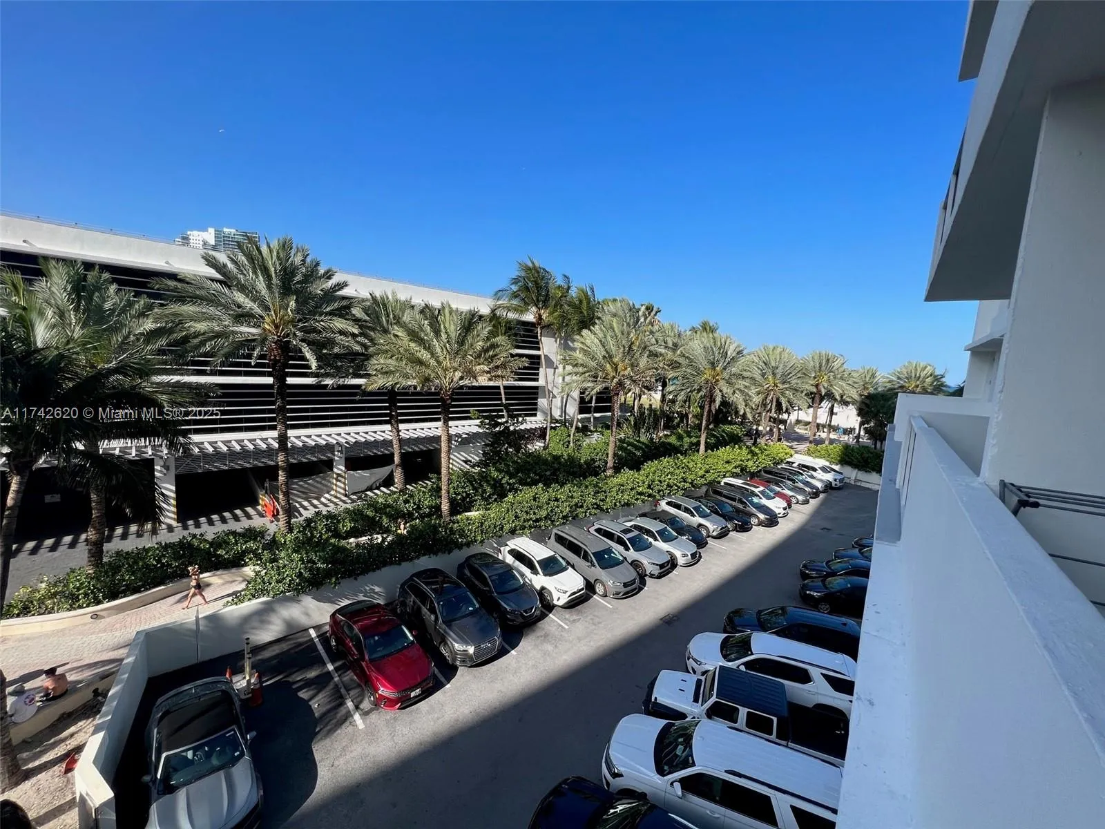1 bedroom 1 bath for rent at 100 Lincoln Rd # 343, Miami Beach FL 33139