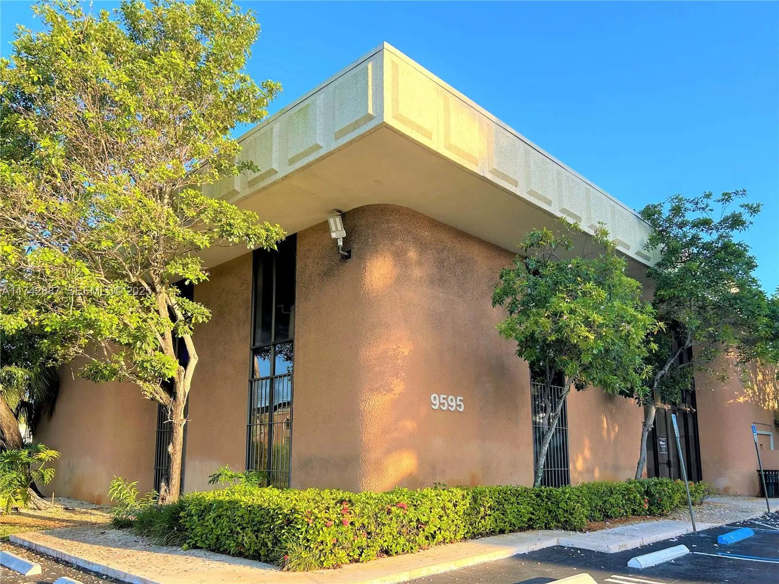 9555 N Kendall Dr # 105, Miami FL 33176