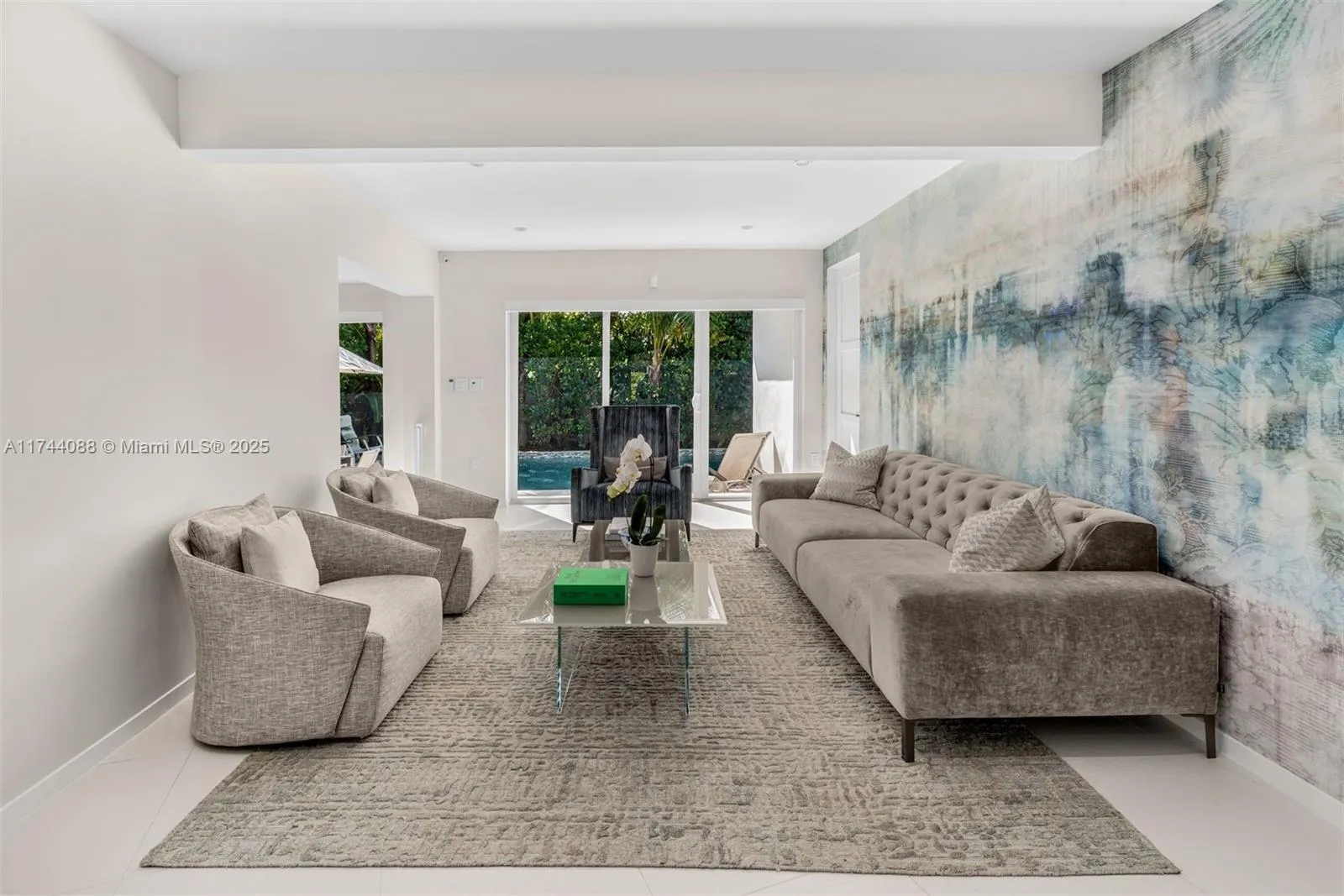 590 W 49th St, Miami Beach FL 33140