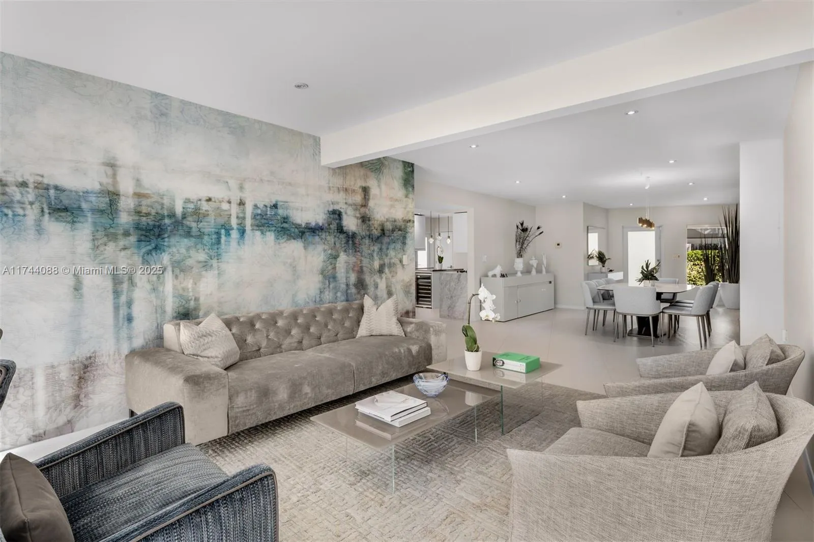 590 W 49th St, Miami Beach FL 33140