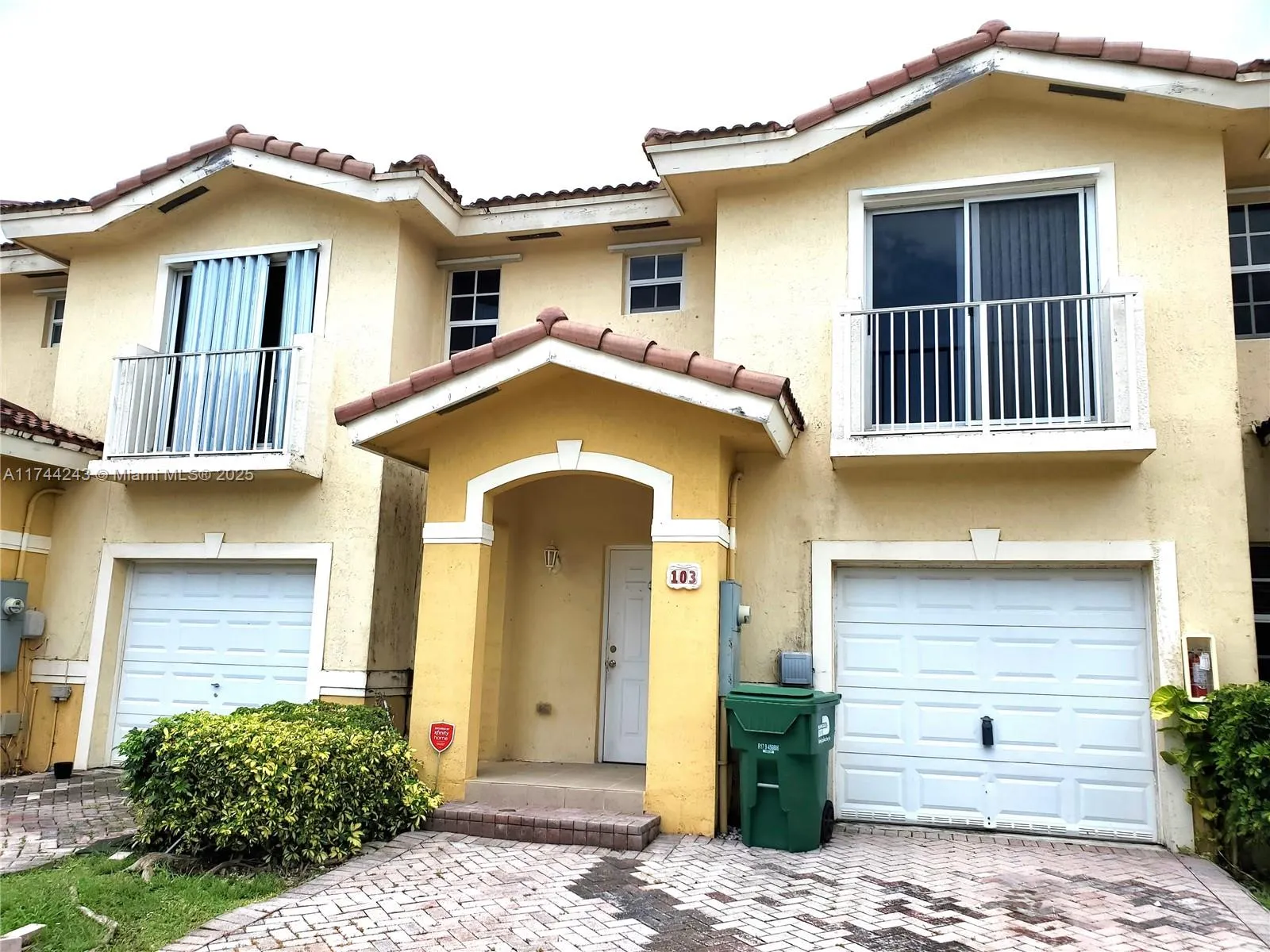 3 bedroom 2 bath for sale at 14122 SW 260th St # 103, Homestead FL 33032