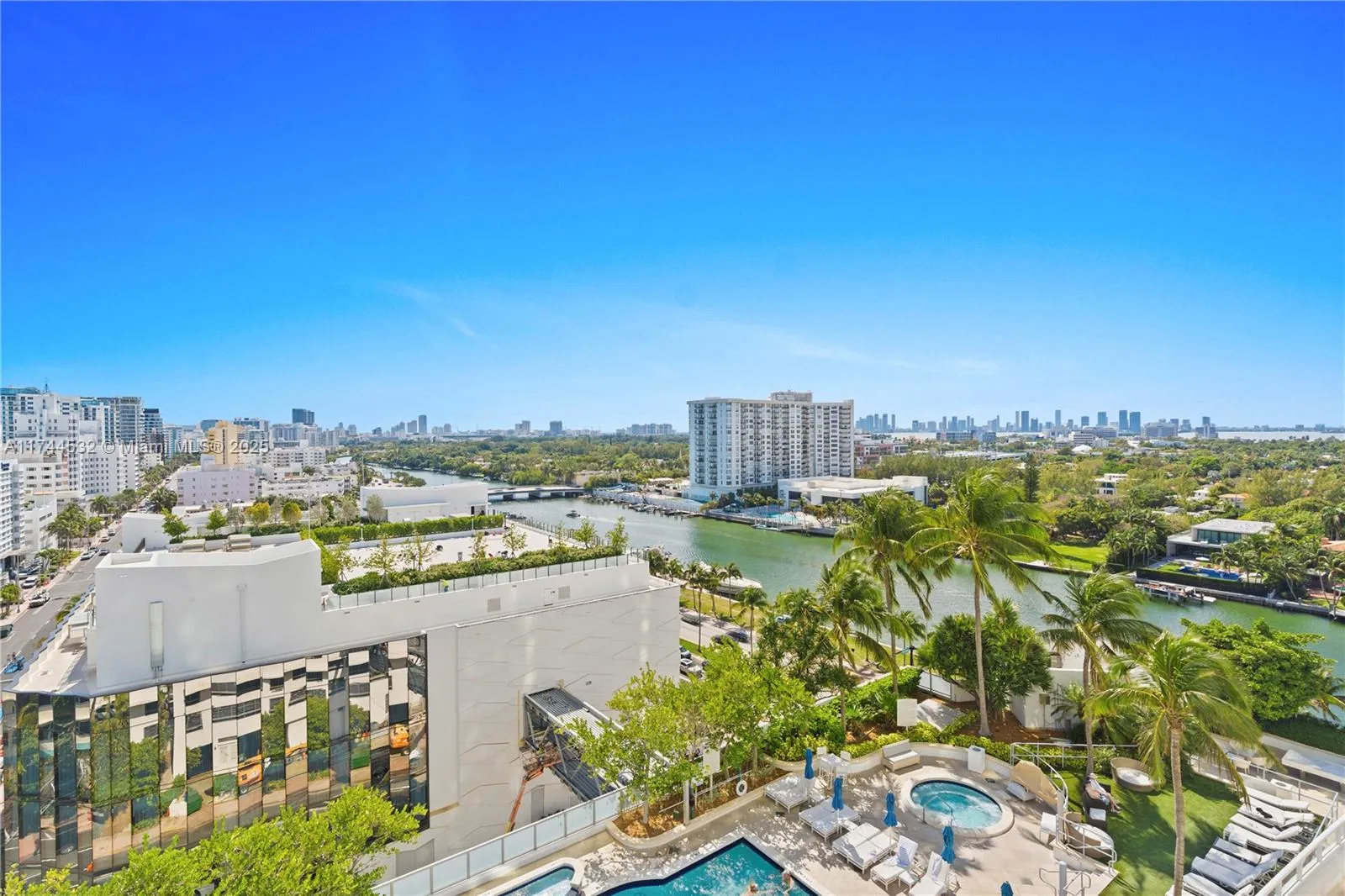 1 bedroom 2 bath for sale at 4401 COLLINS AV # 1206, Miami Beach FL 33140