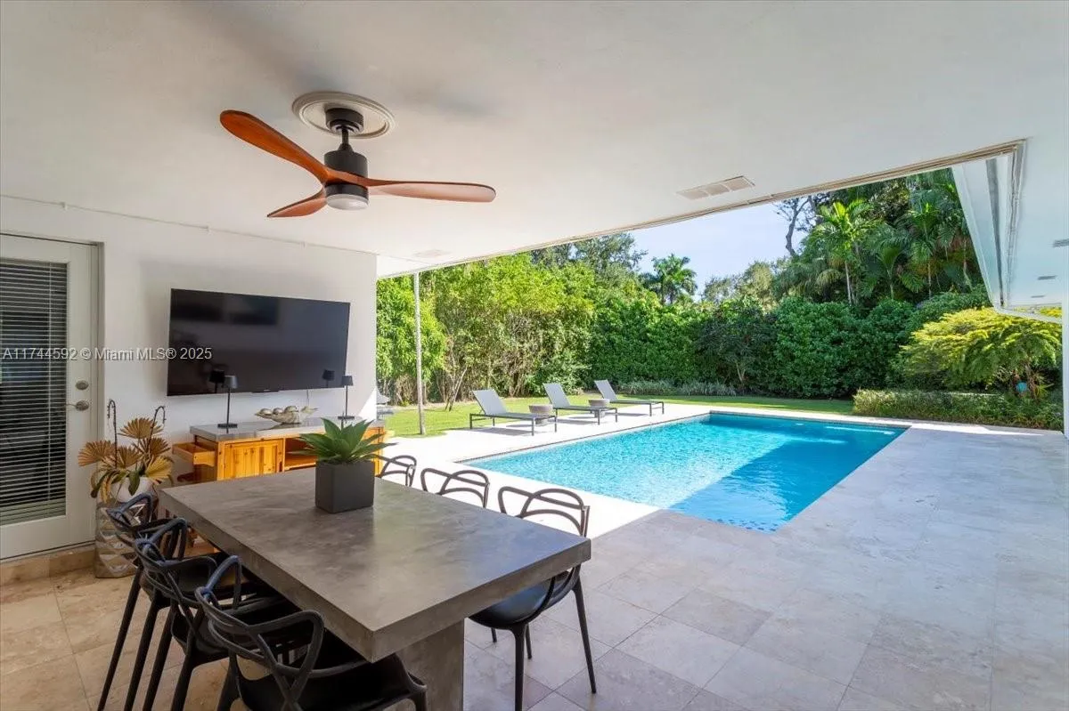 550 Pidgeon Plum Ln, Miami FL 33137