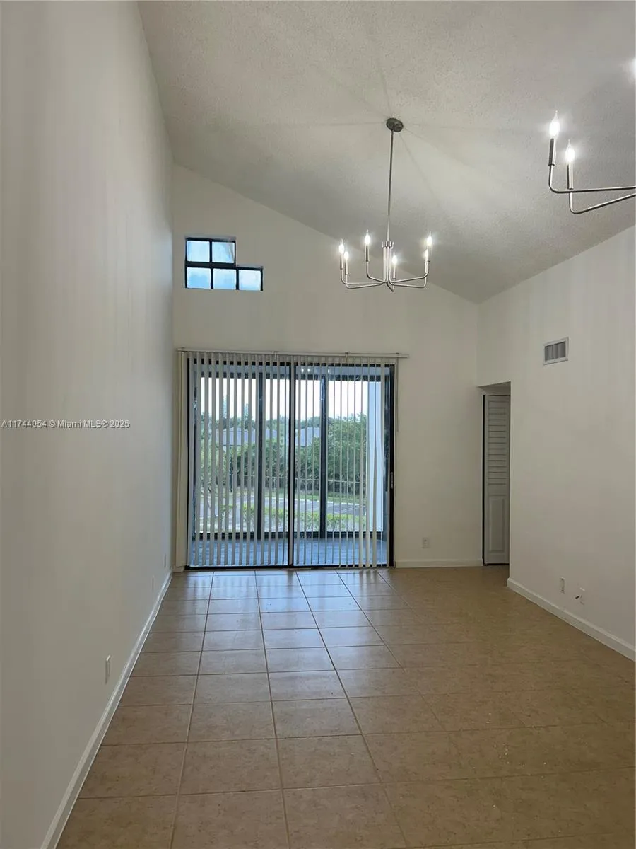 2 bedroom 2 bath for rent at 212 Lake Pointe Dr # 302, Oakland Park FL 33309
