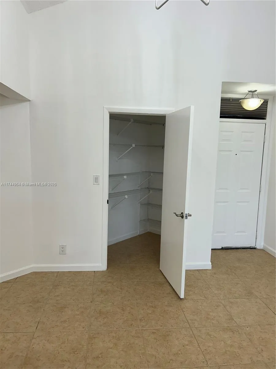 212 Lake Pointe Dr # 302, Oakland Park FL 33309