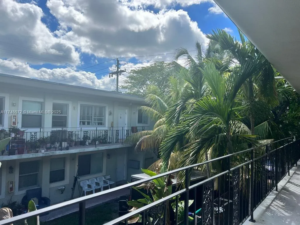 7035 Rue Granville, Miami Beach FL 33141