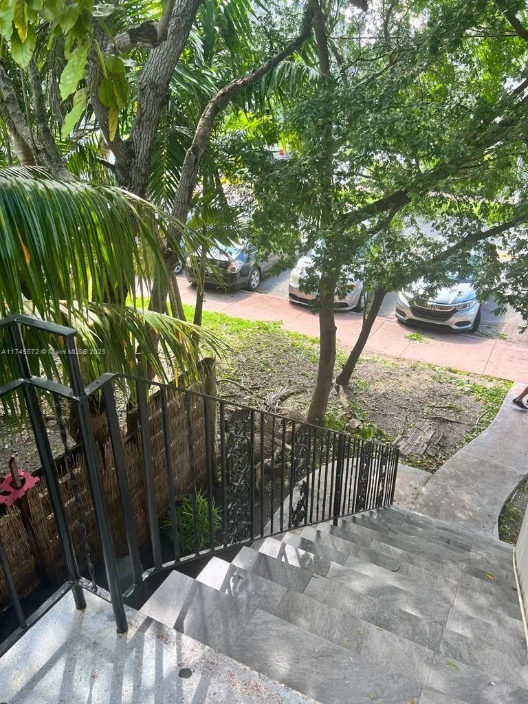 7035 Rue Granville, Miami Beach FL 33141