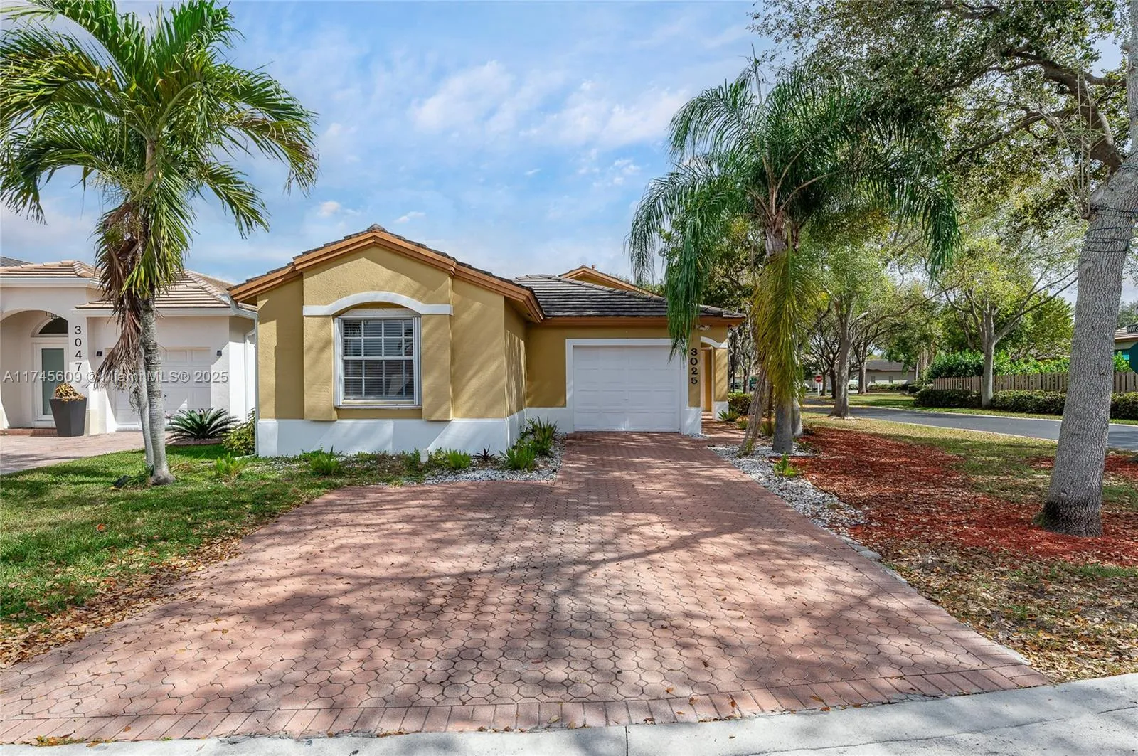 3 bedroom 2 bath for sale at 3025 NW 99th Pl, Doral FL 33172