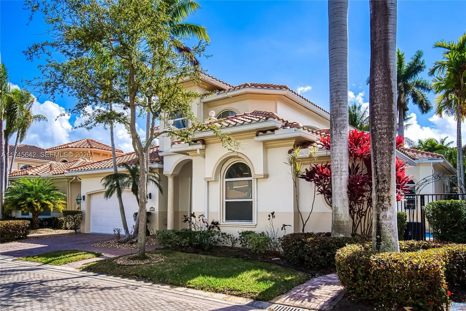 920 Captiva Dr, Hollywood FL 33019