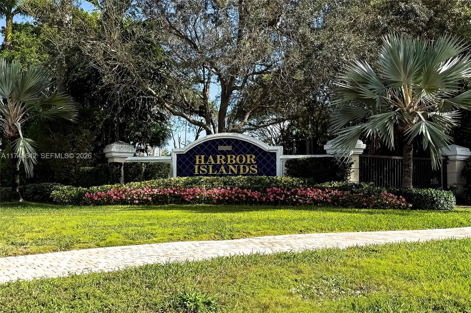 920 Captiva Dr, Hollywood FL 33019