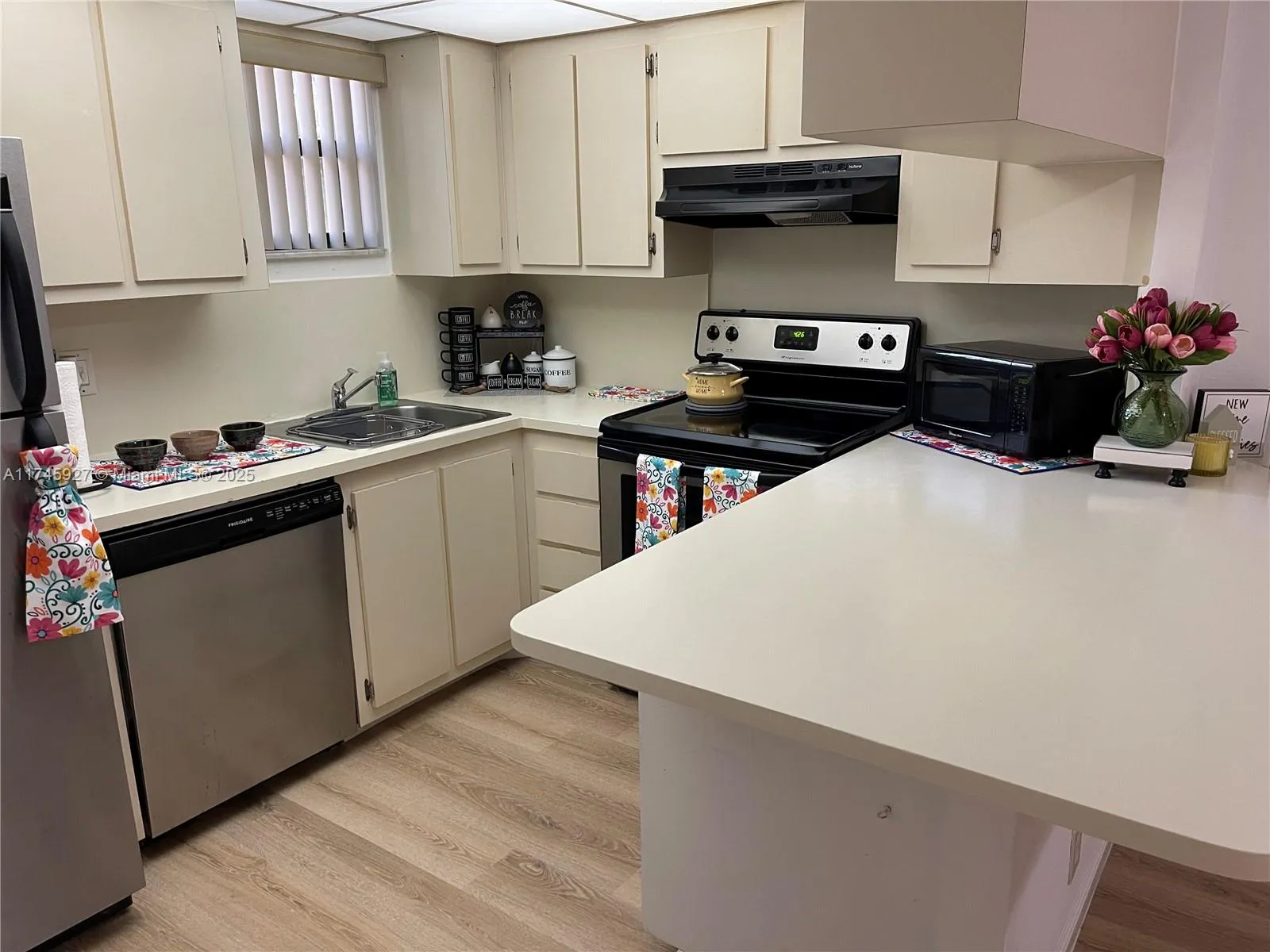 8290 Lake Dr # 223, Doral FL 33166