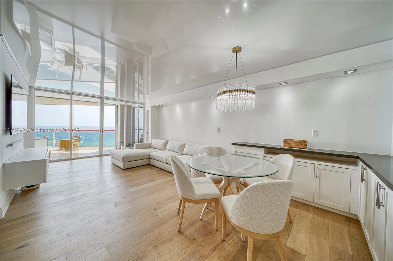 6767 Collins Ave # 1706, Miami Beach FL 33141