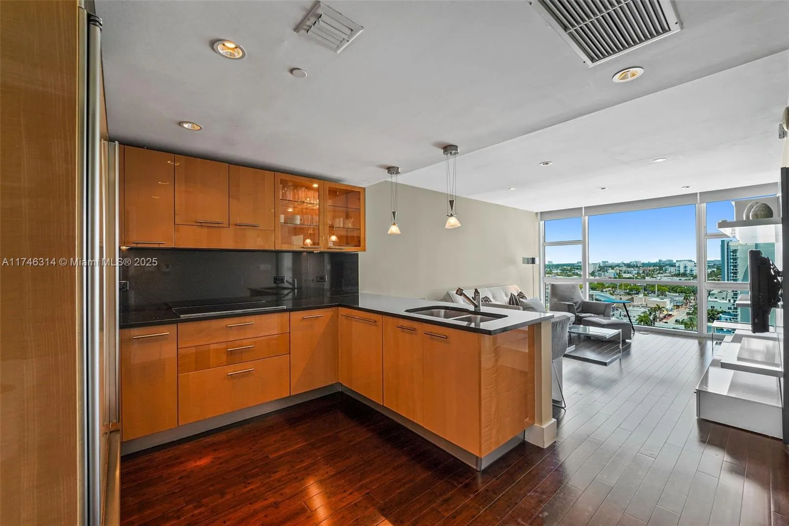 6801 Collins Ave, Miami Beach FL 33141