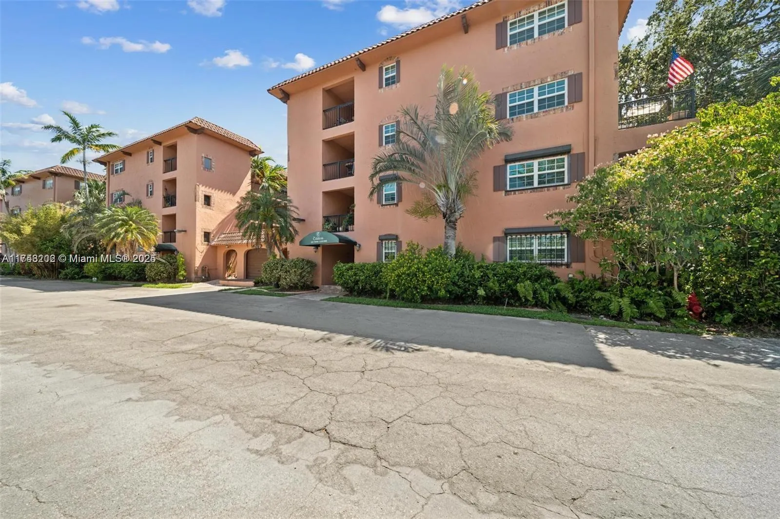 2 bedroom 2 bath for sale at 620 Tennis Club Dr # 311, Fort Lauderdale FL 33311