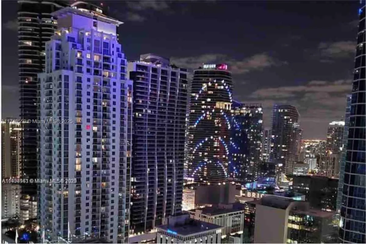 3 bedroom 2 bath for sale at 1200 Brickell Bay Dr # 3924, Miami FL 33131