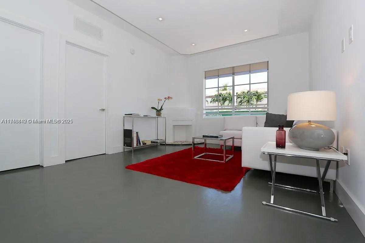 1 bedroom 1 bath for sale at 600 15th St # 6, Miami Beach FL 33139