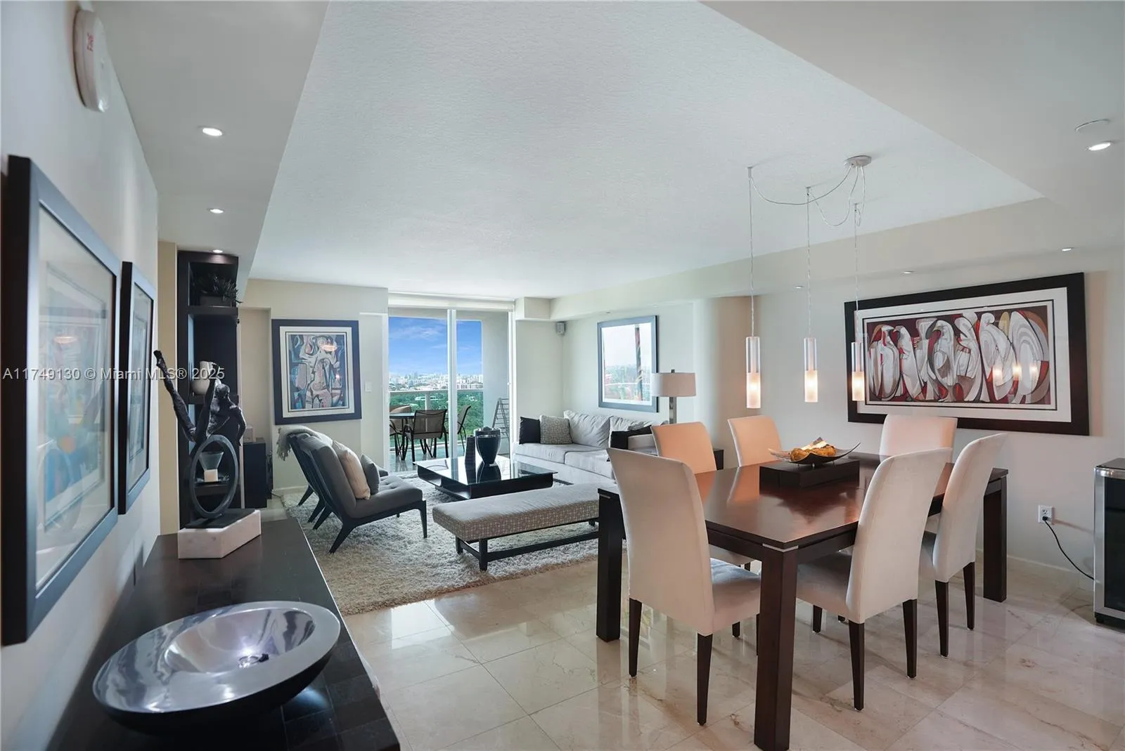 2 bedroom 2 bath for sale at 2101 Brickell Ave # 1812, Miami FL 33129