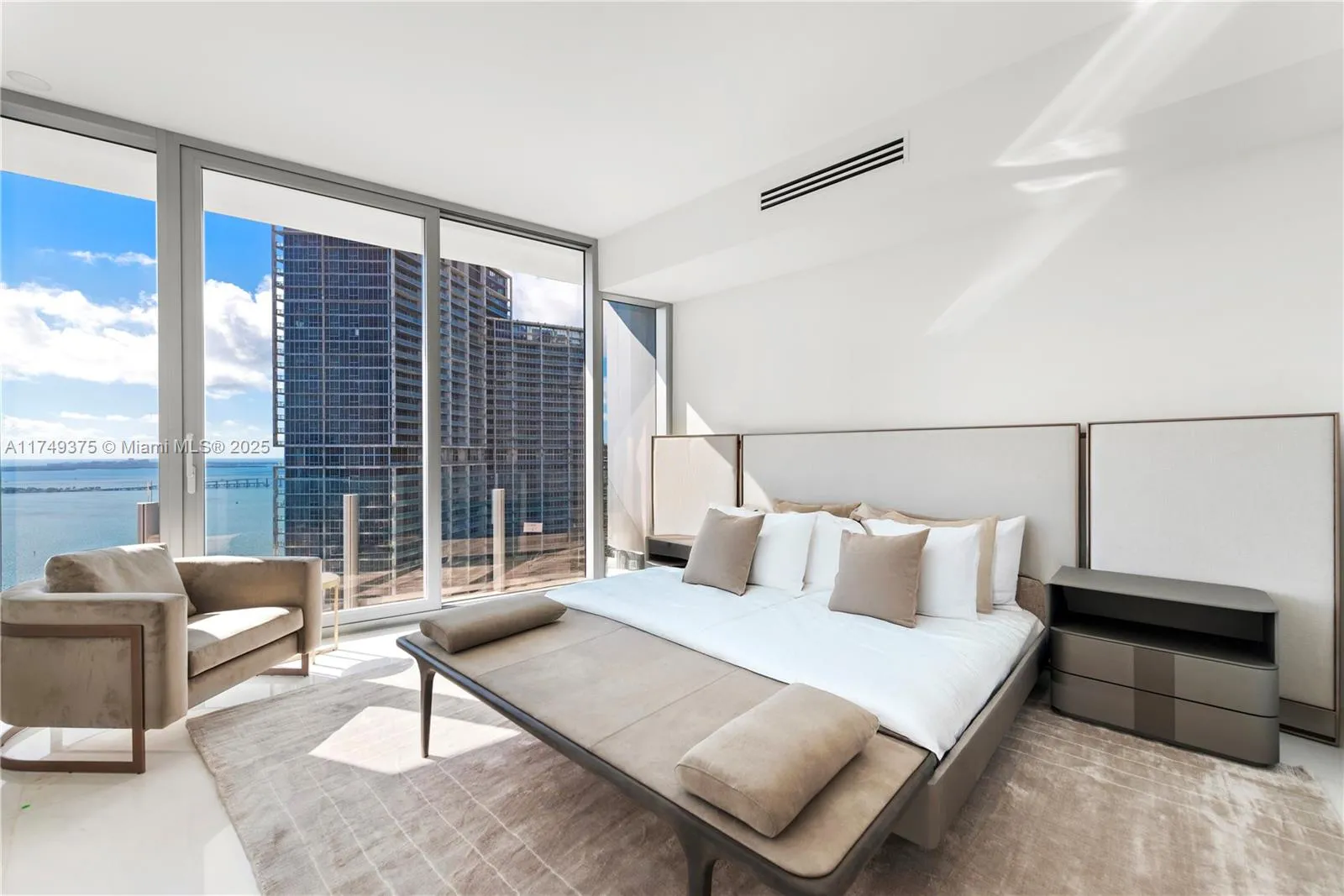 3 bedroom 3 bath for sale at 300 Biscayne Blvd Way # 3905W, Miami FL 33131