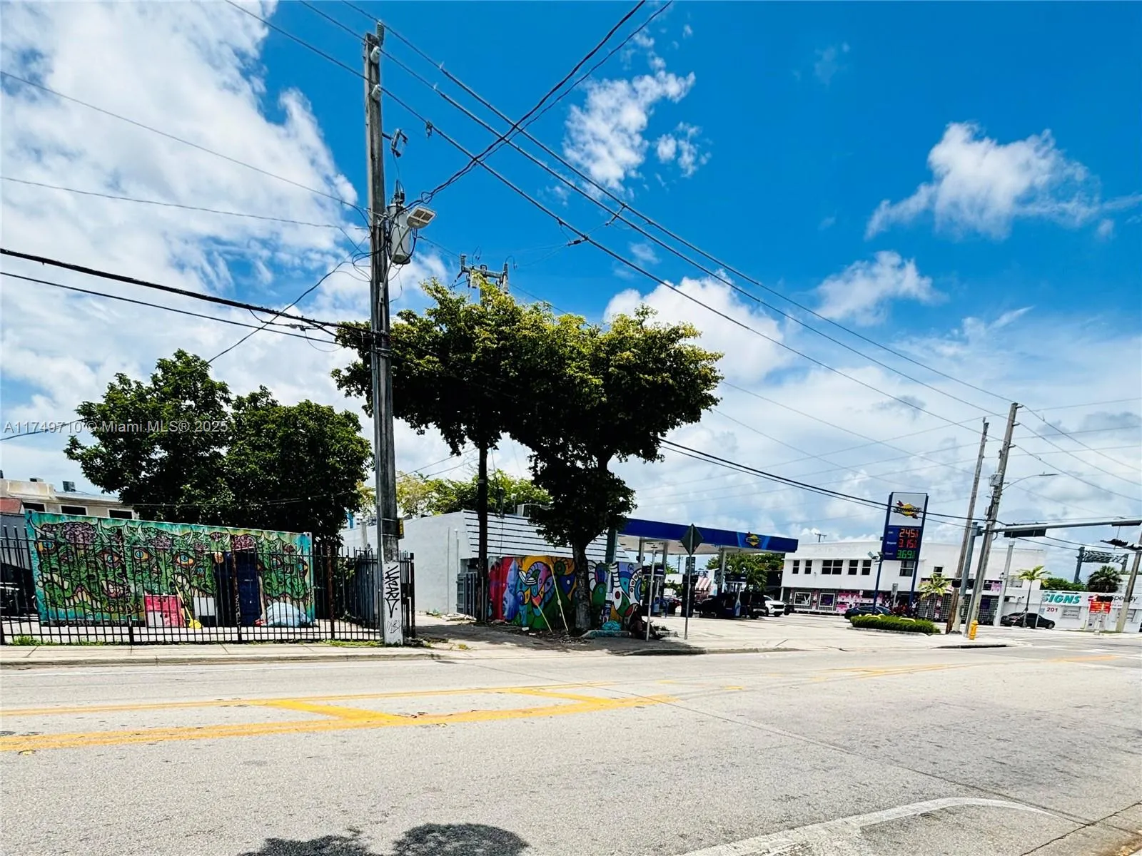 203 NW 35th St, Miami FL 33127