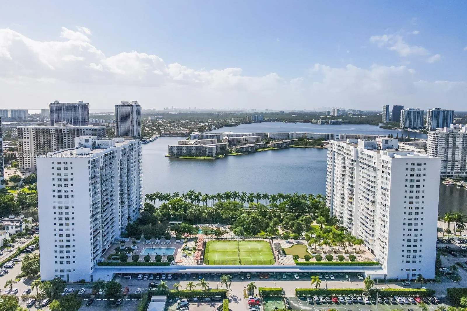 2 bedroom 2 bath for sale at 2801 NE 183rd St # 214W, Aventura FL 33160