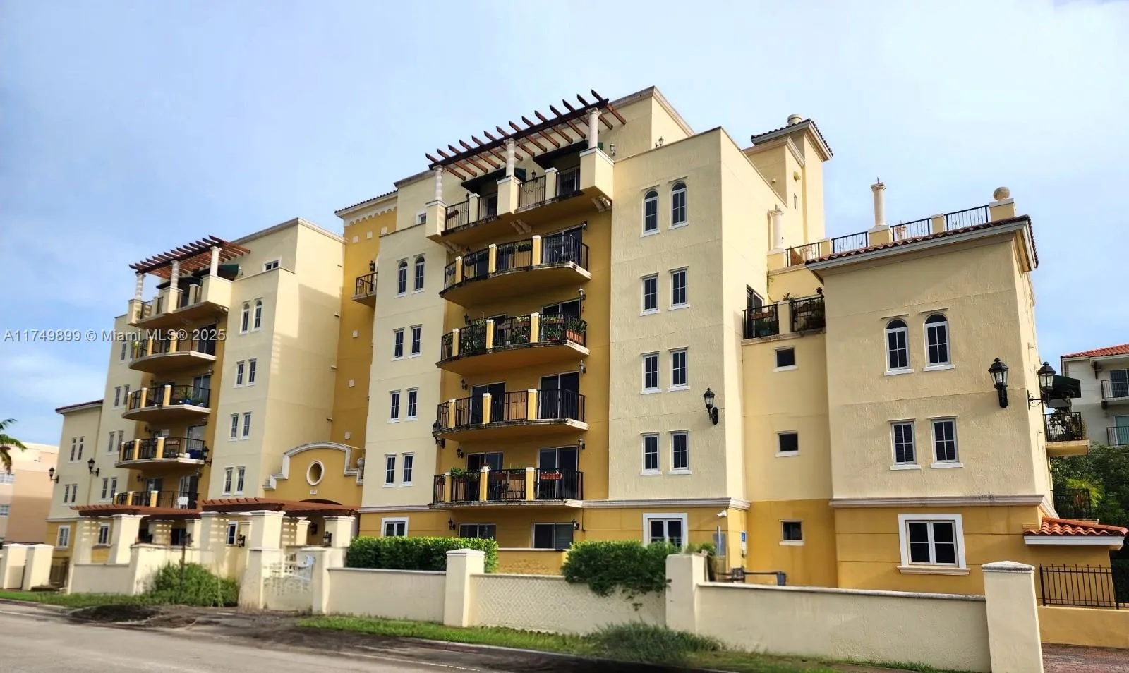 1 bedroom 1 bath for sale at 322 Madeira Ave # 502, Coral Gables FL 33134
