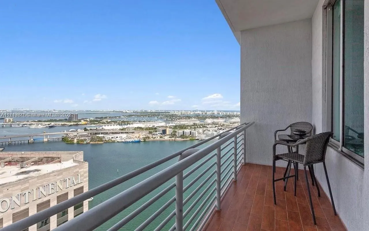 1 bedroom 1 bath for sale at 335 S Biscayne Blvd, Miami FL 33131