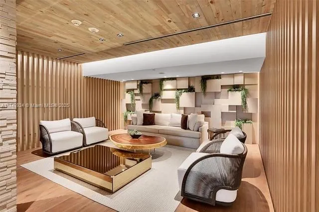 2301 Collins Ave, Miami Beach FL 33139